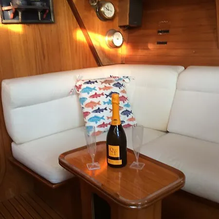 Veleiro Santa Teresa Botel Oeiras